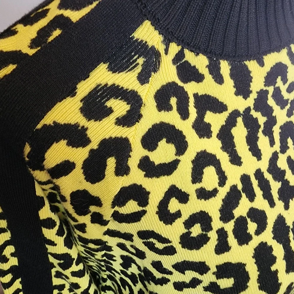 Central Park West Sweater Womens Medium Neon Yellow Leopard Ribbed Crewneck Cozy
